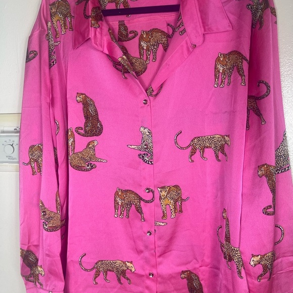 Black and gold cheetah animal print button down long sleeve blouse 1XL - Picture 2 of 5